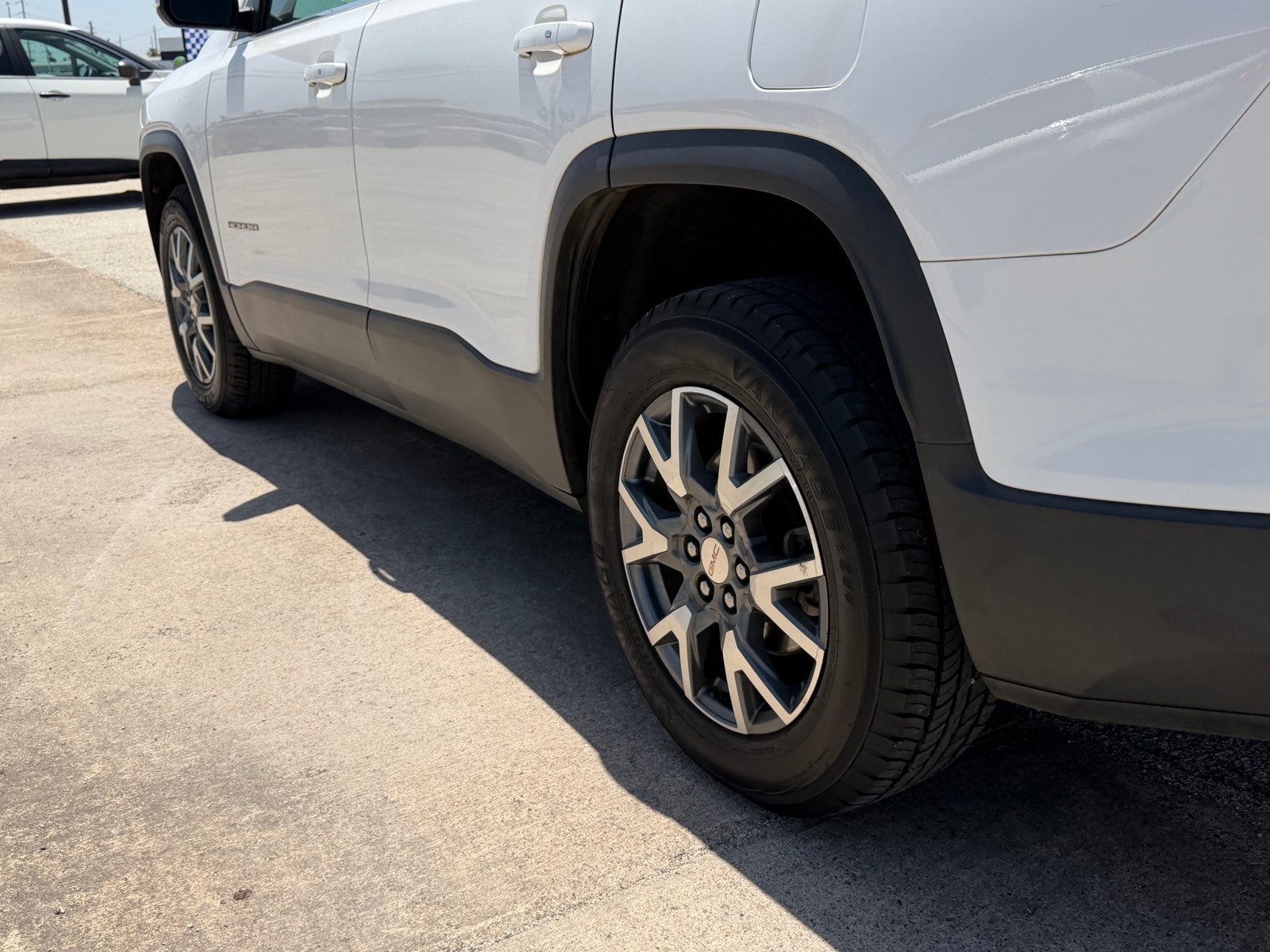 2023 GMC Acadia SLT - Photo 8