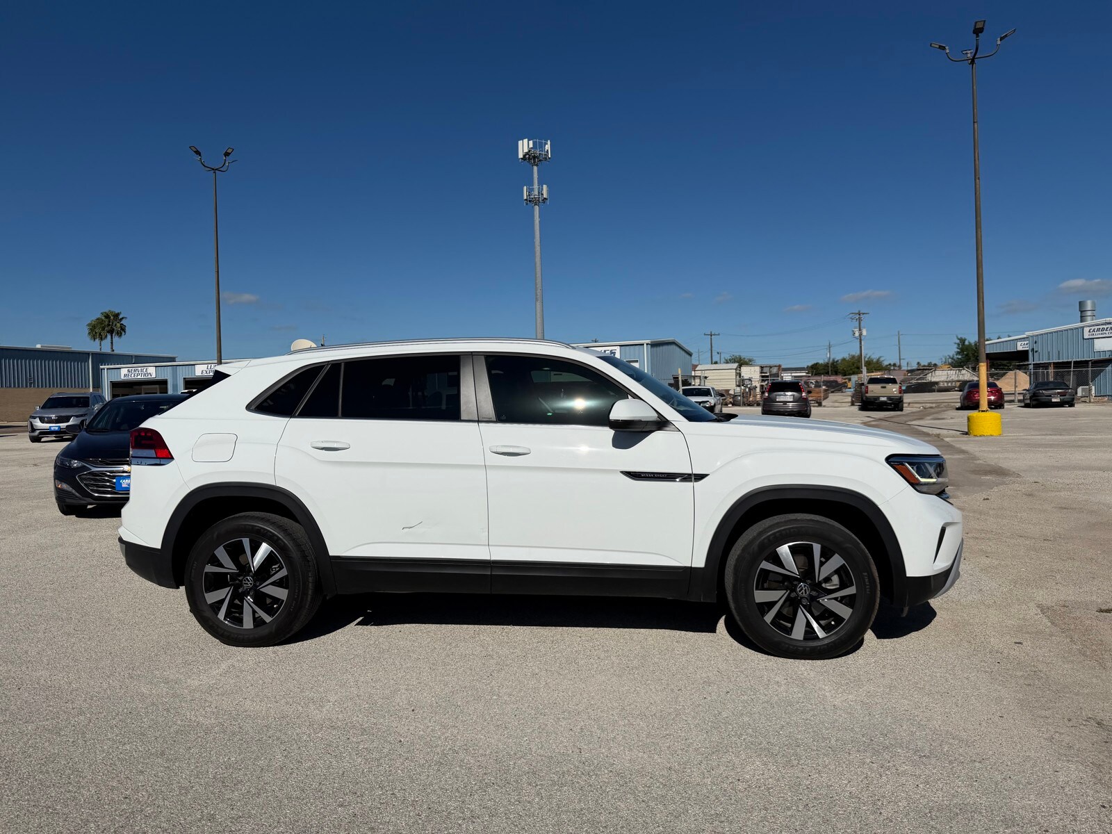 2022 Volkswagen Atlas Cross Sport SE photo 4