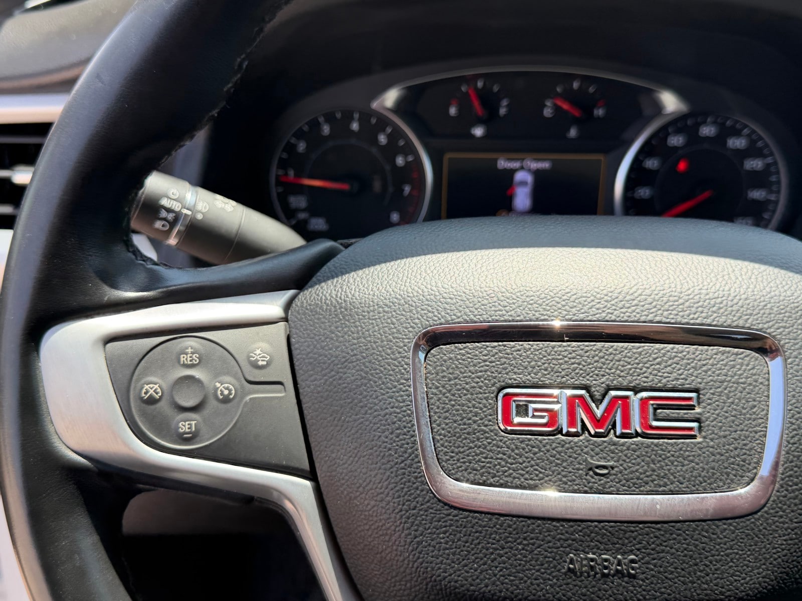 2023 GMC Acadia SLT - Photo 18
