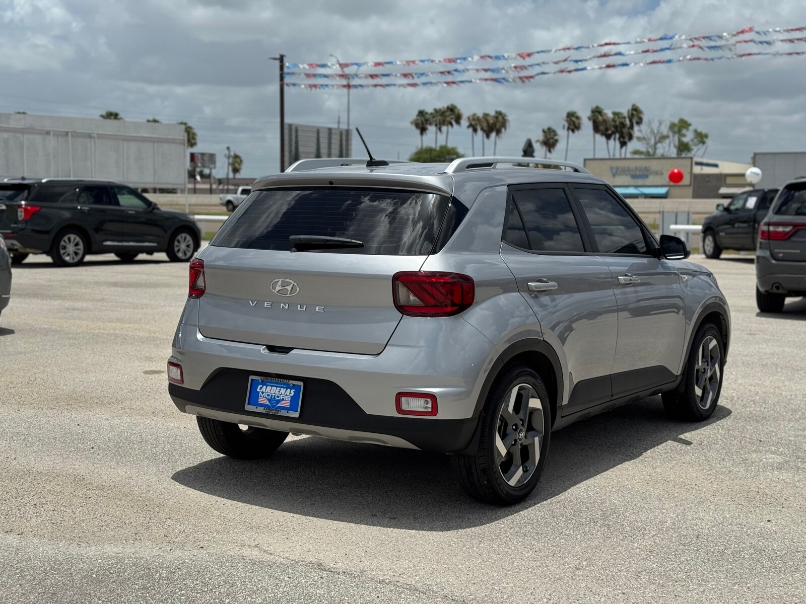 2024 Hyundai Venue SEL photo 4