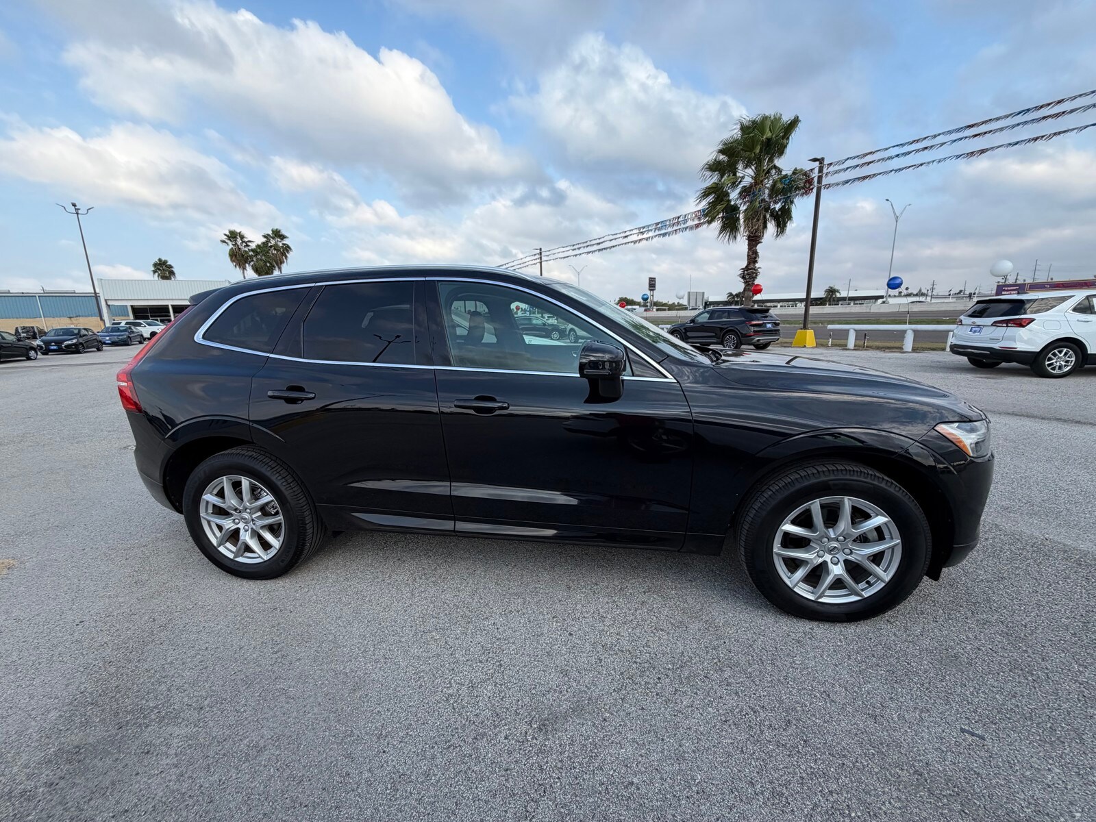 2021 Volvo XC60 T5 Momentum photo 3