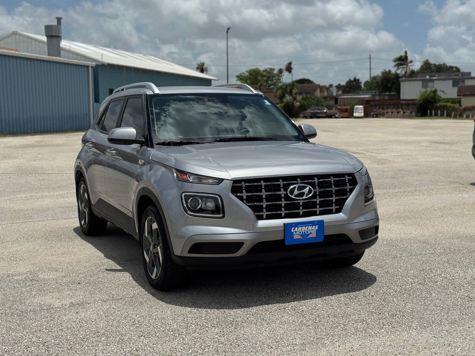 2024 Hyundai Venue SEL photo 3