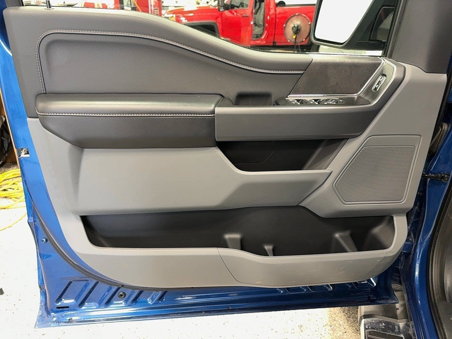 2025 Ford F-150 XLT - Photo 10