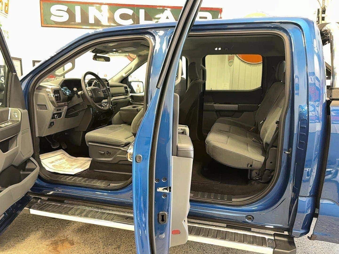 2025 Ford F-150 XLT - Photo 9