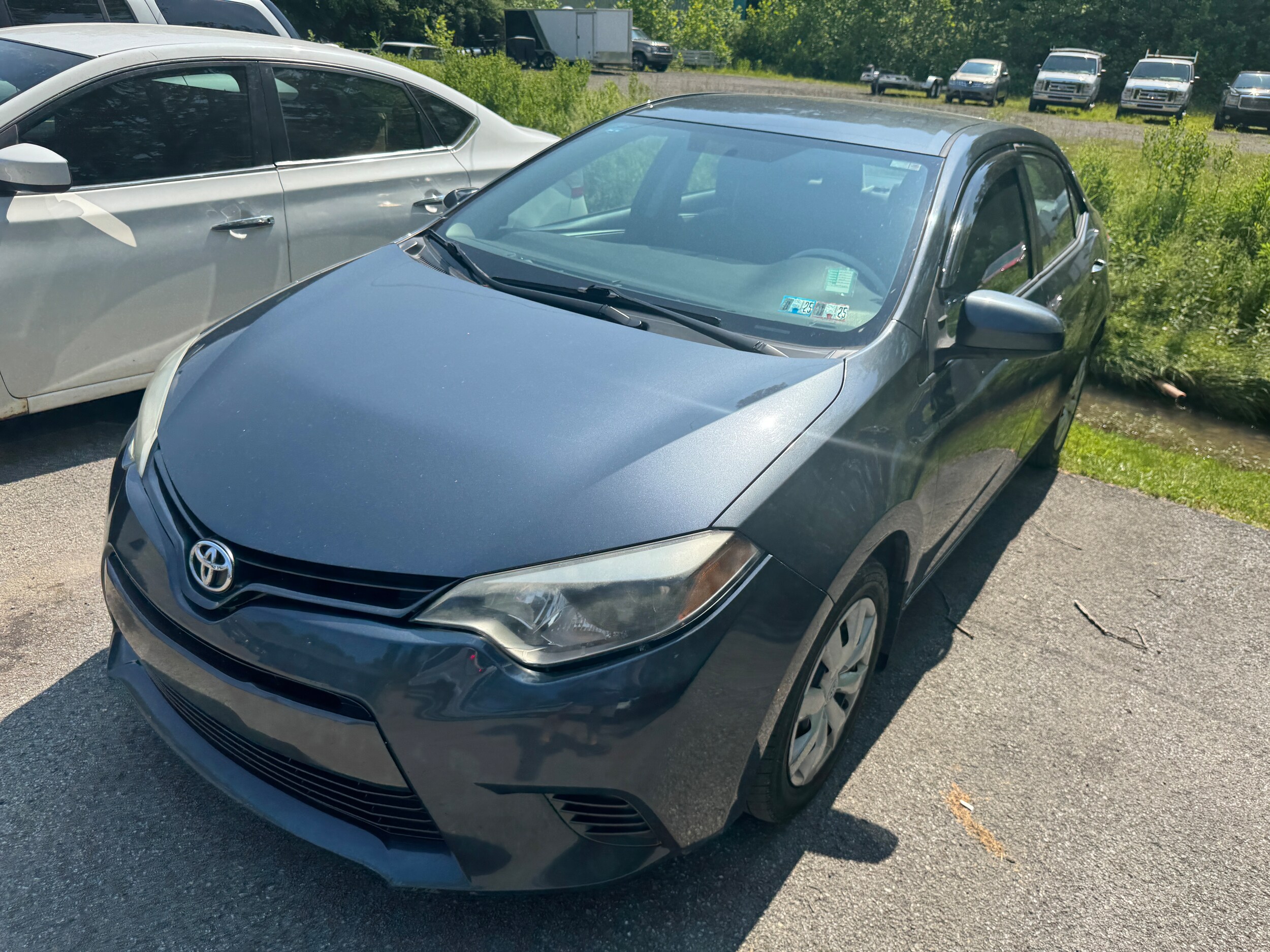 2016 Toyota Corolla LE photo 2