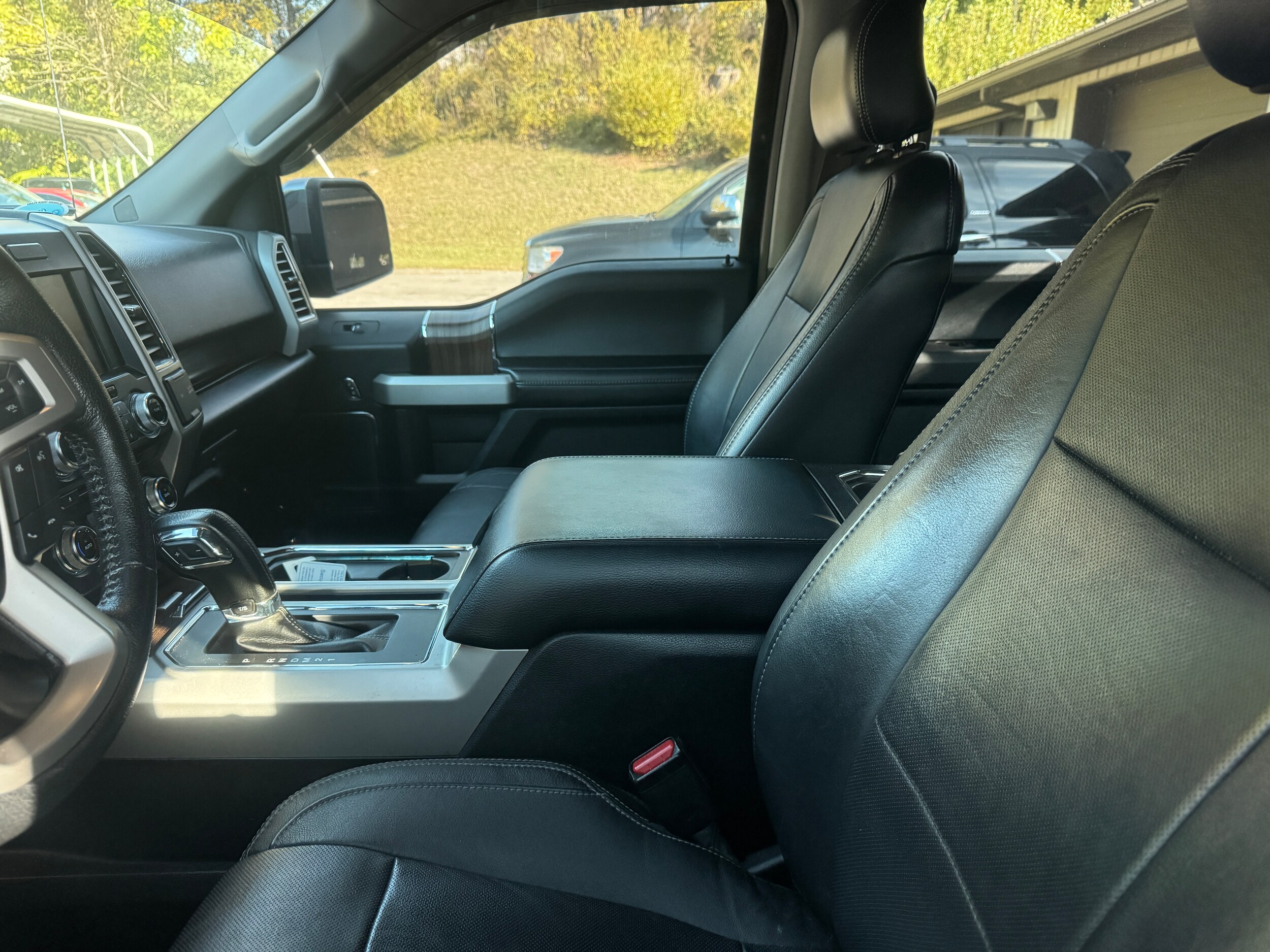 2015 Ford F-150 Lariat photo 2