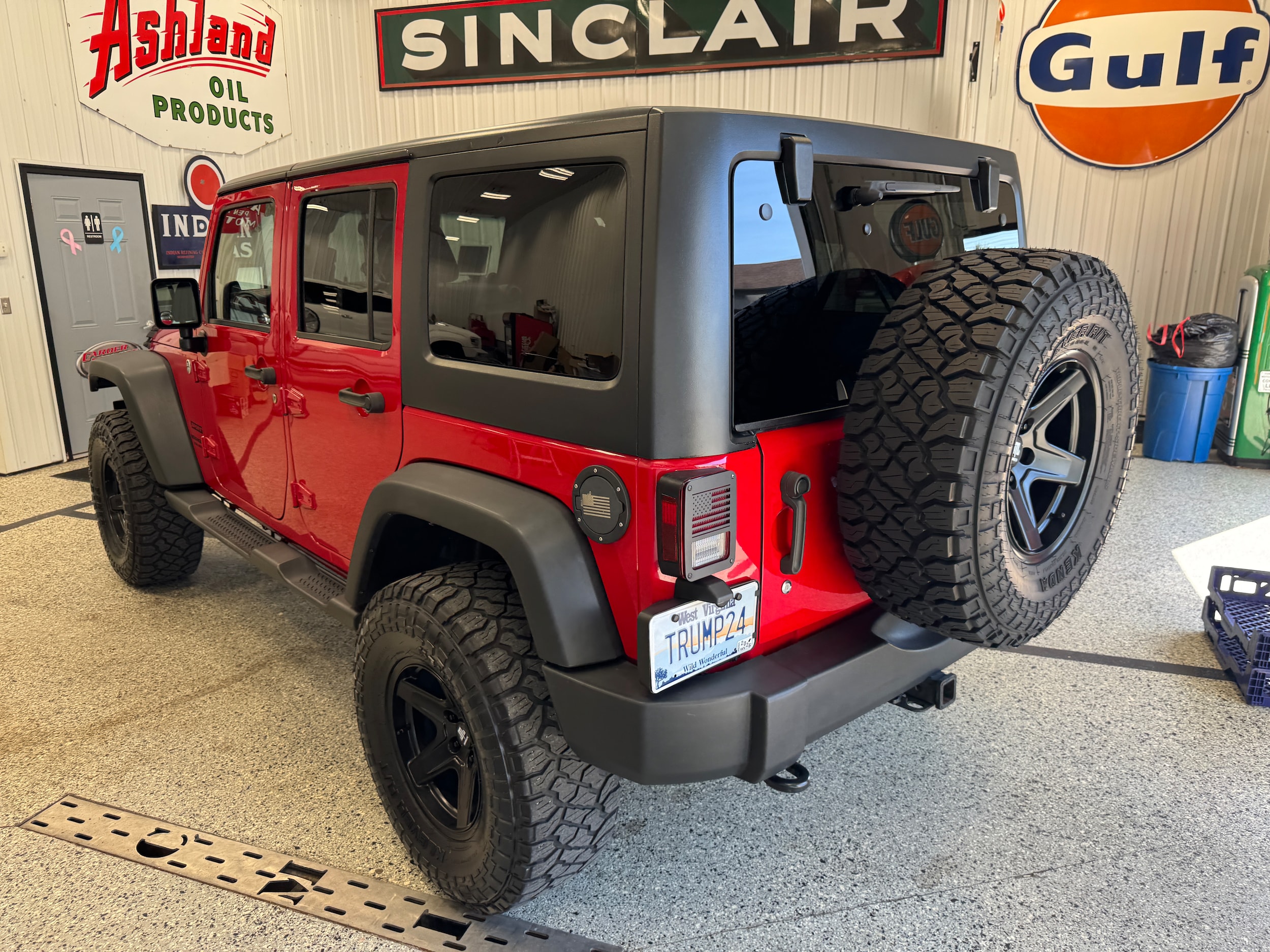 2013 Jeep Wrangler Unlimited Sport photo 3