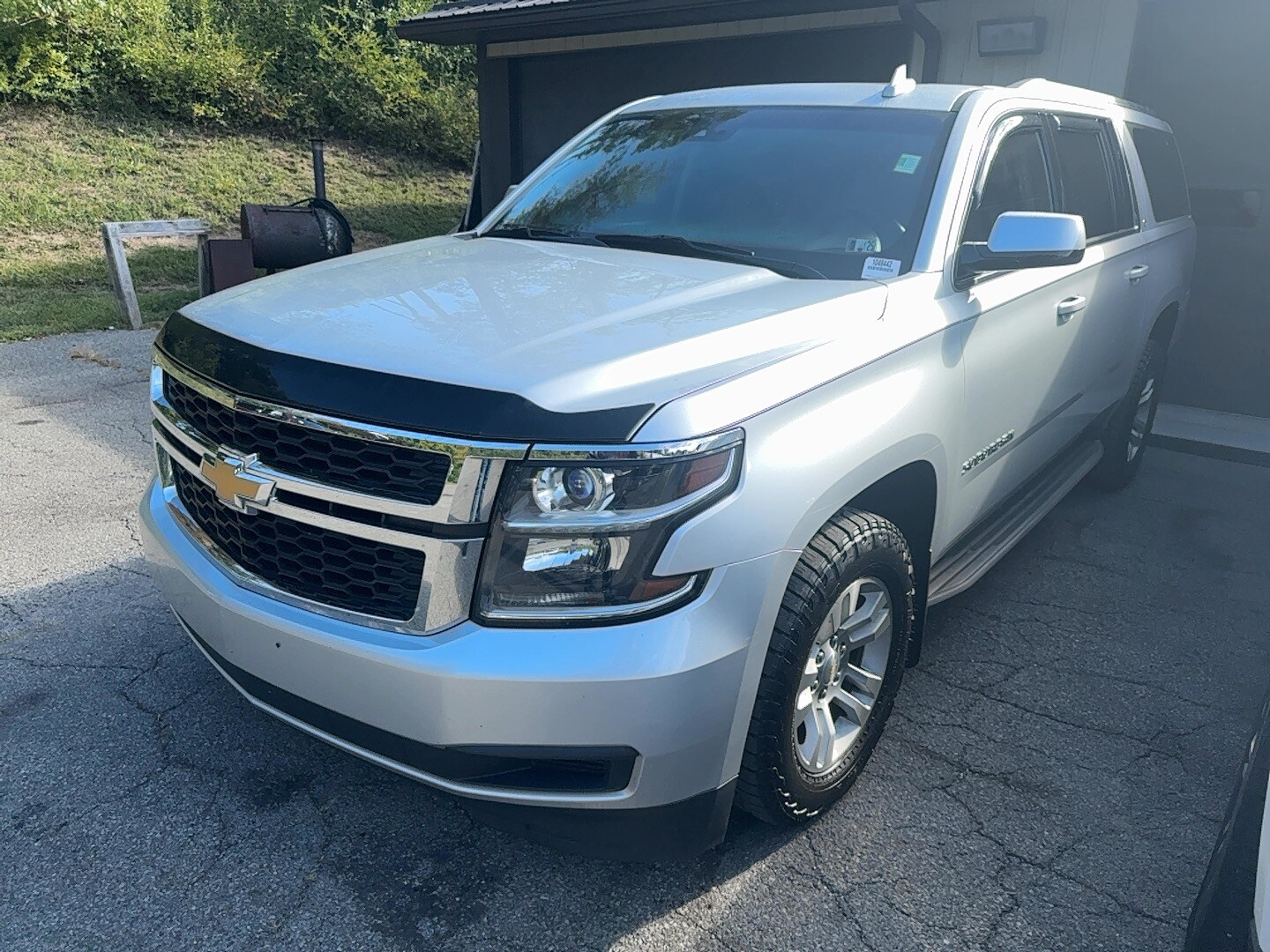 2016 Chevrolet Suburban LT photo 2