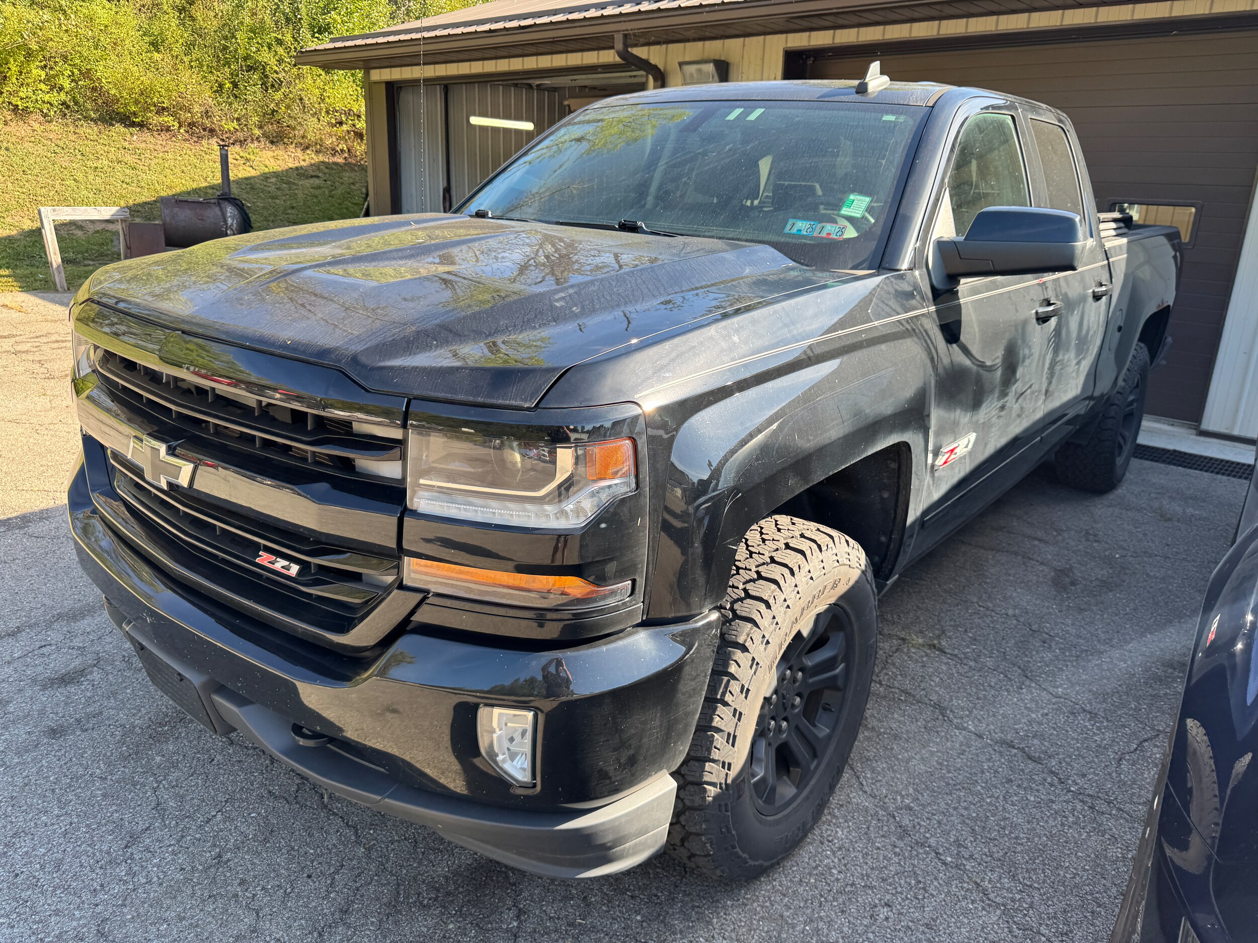 2016 Chevrolet Silverado 1500 LT photo 2
