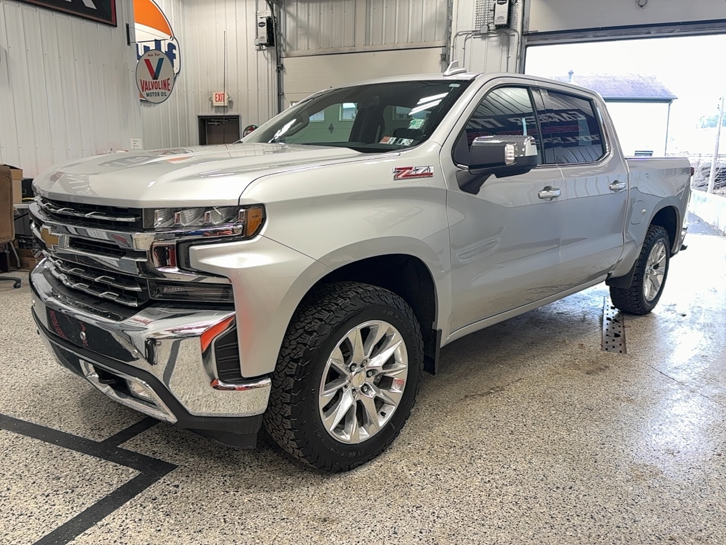 View vehicle photo 3