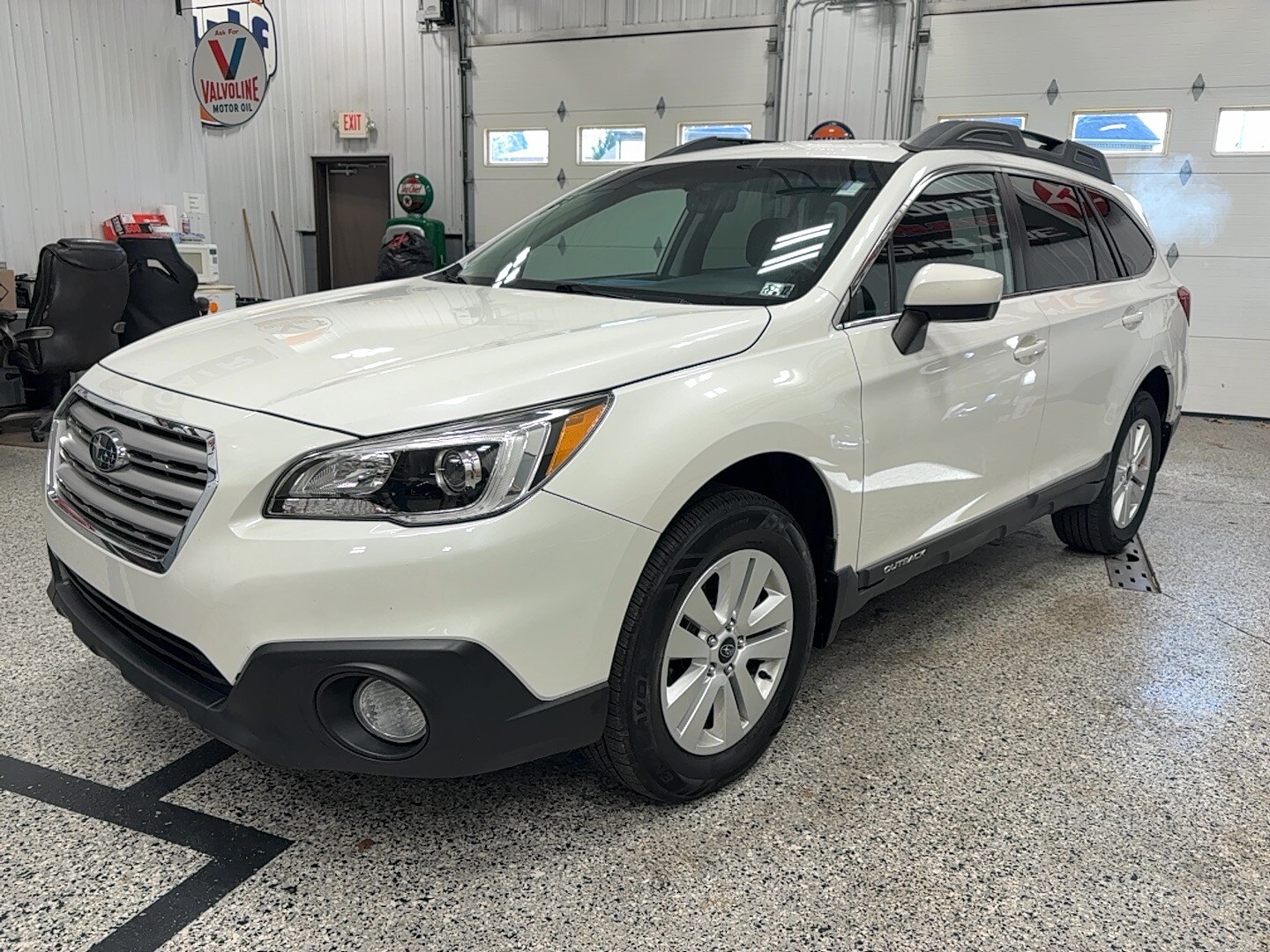 2017 Subaru Outback 2.5i Premium photo 3