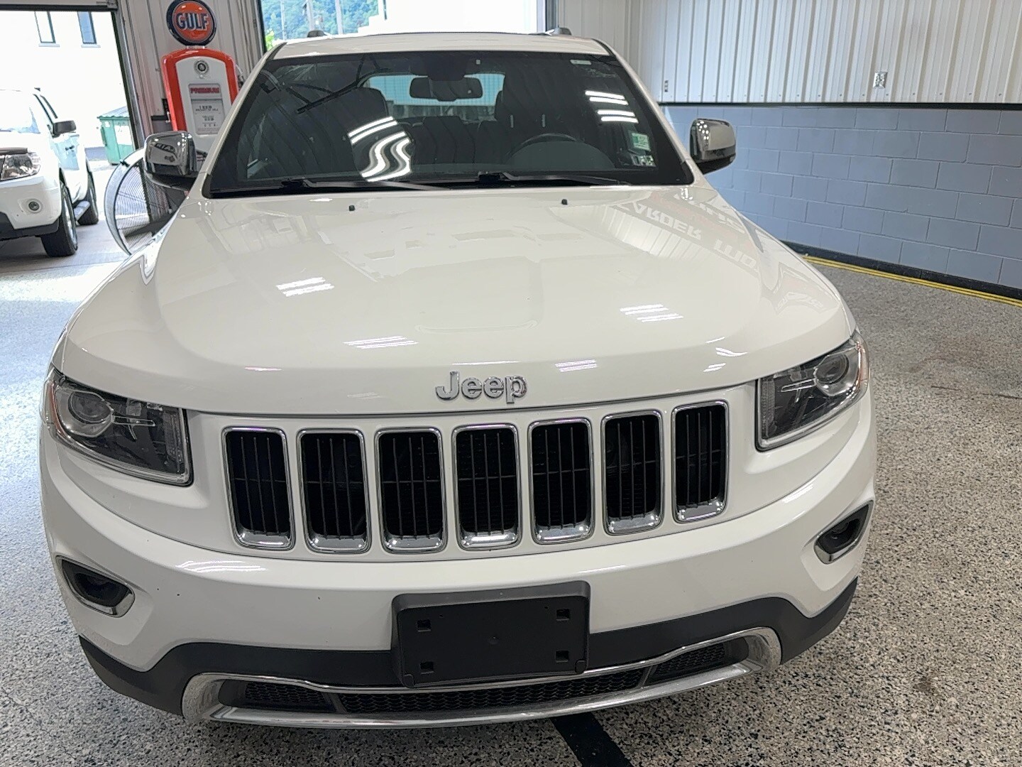 2015 Jeep Grand Cherokee Limited photo 2