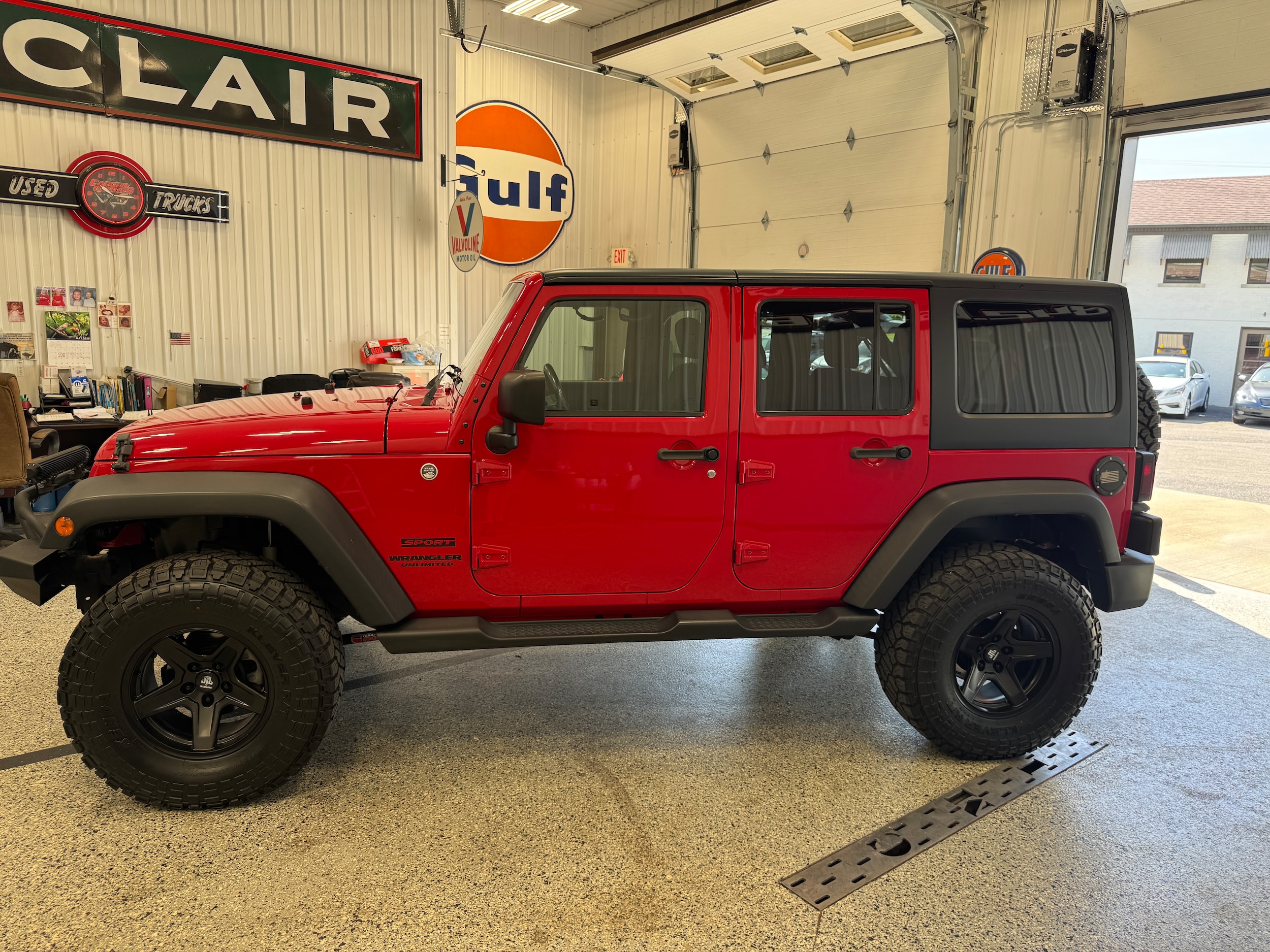 2013 Jeep Wrangler Unlimited Sport photo 2