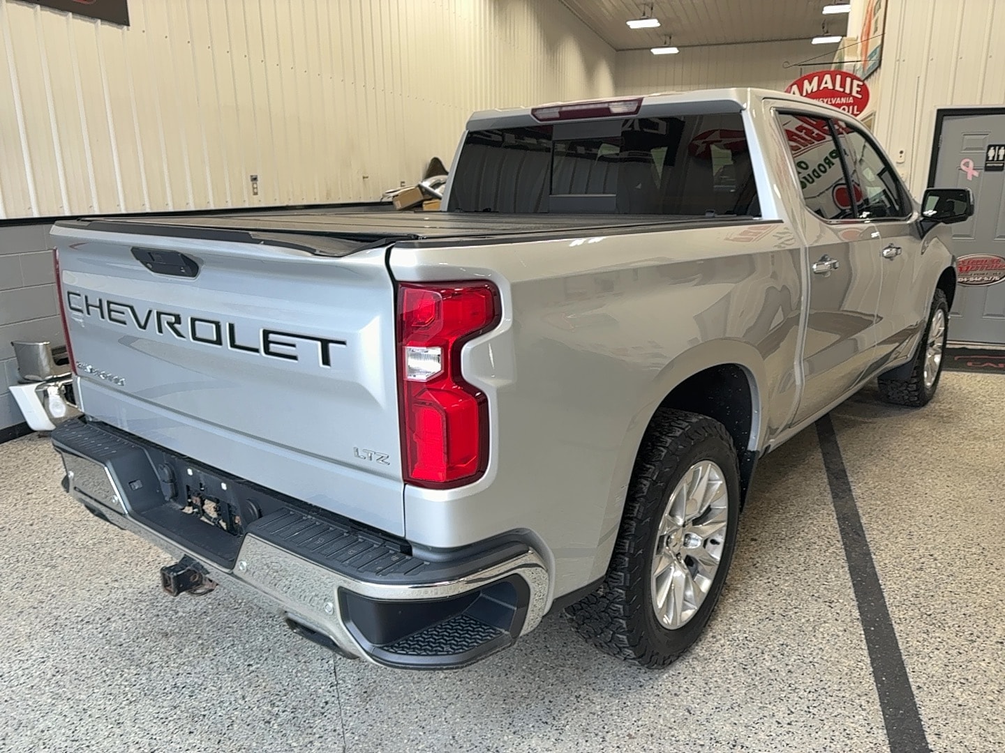 View vehicle photo 7