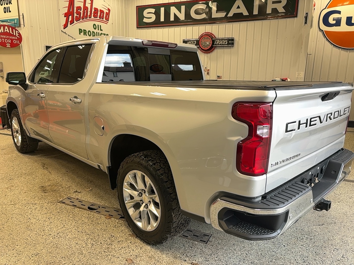 View vehicle photo 5