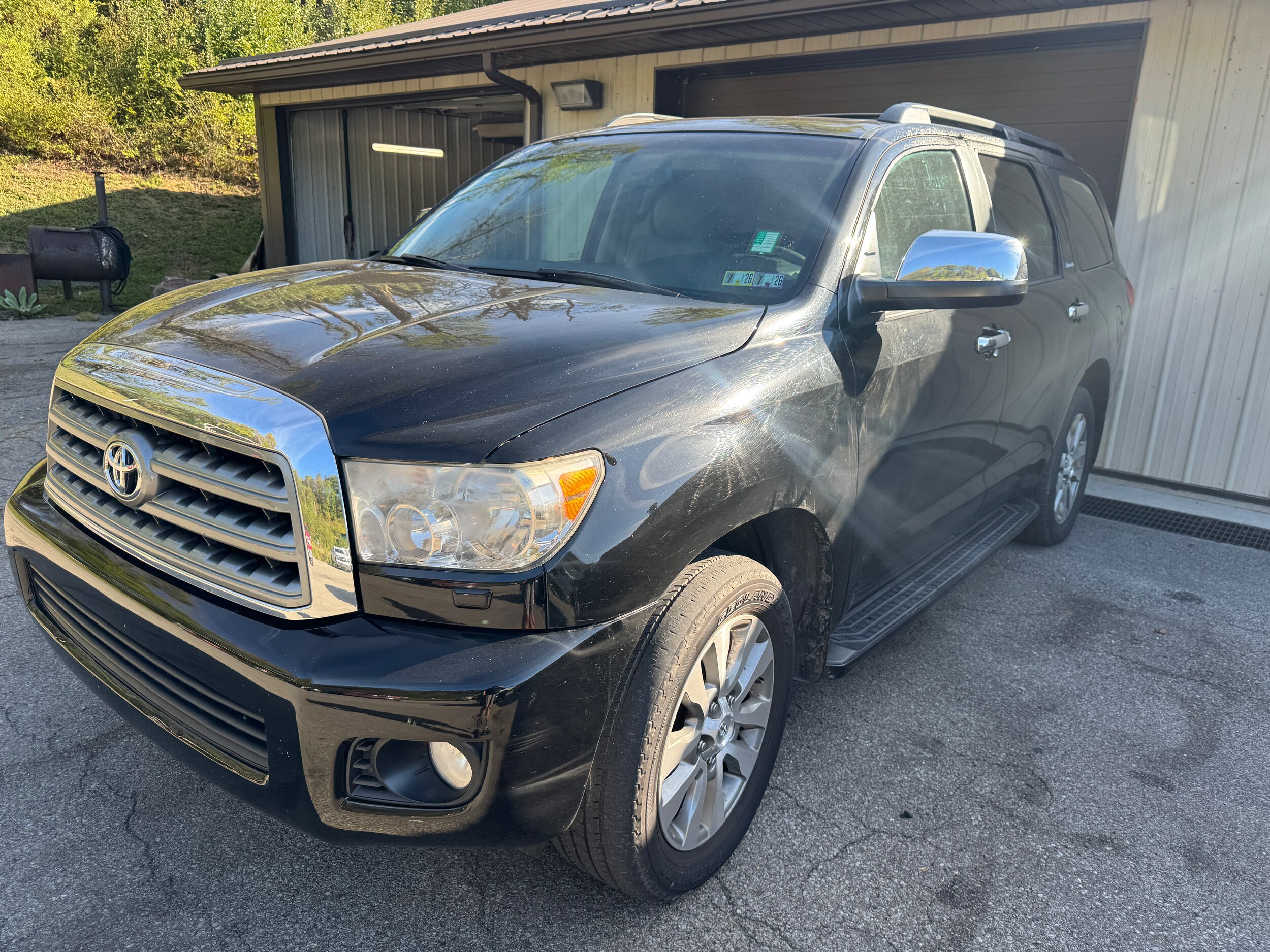 2016 Toyota Sequoia Limited photo 2