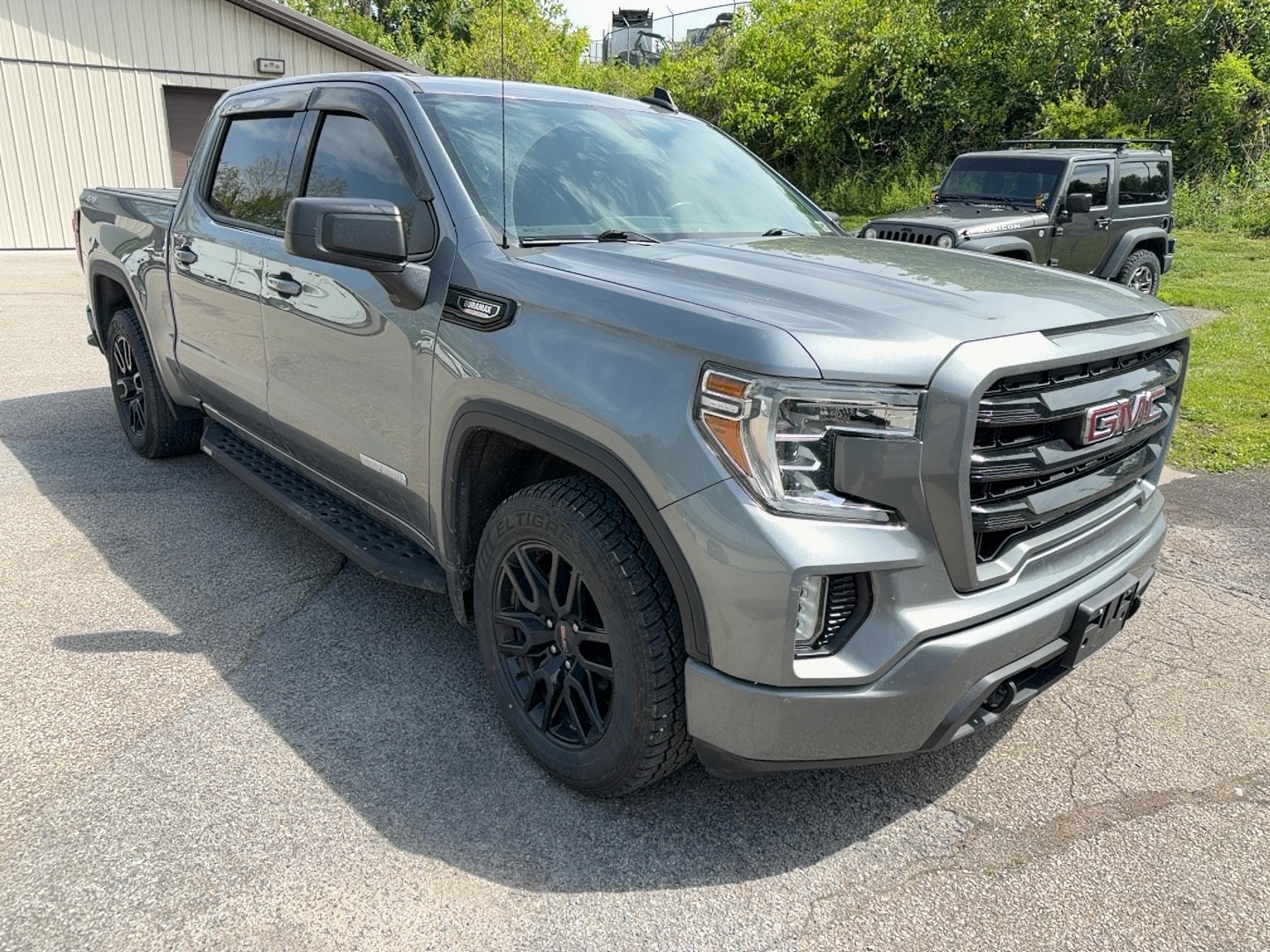 2020 GMC Sierra 4WD Crew Cab Short Box Elevation's photo