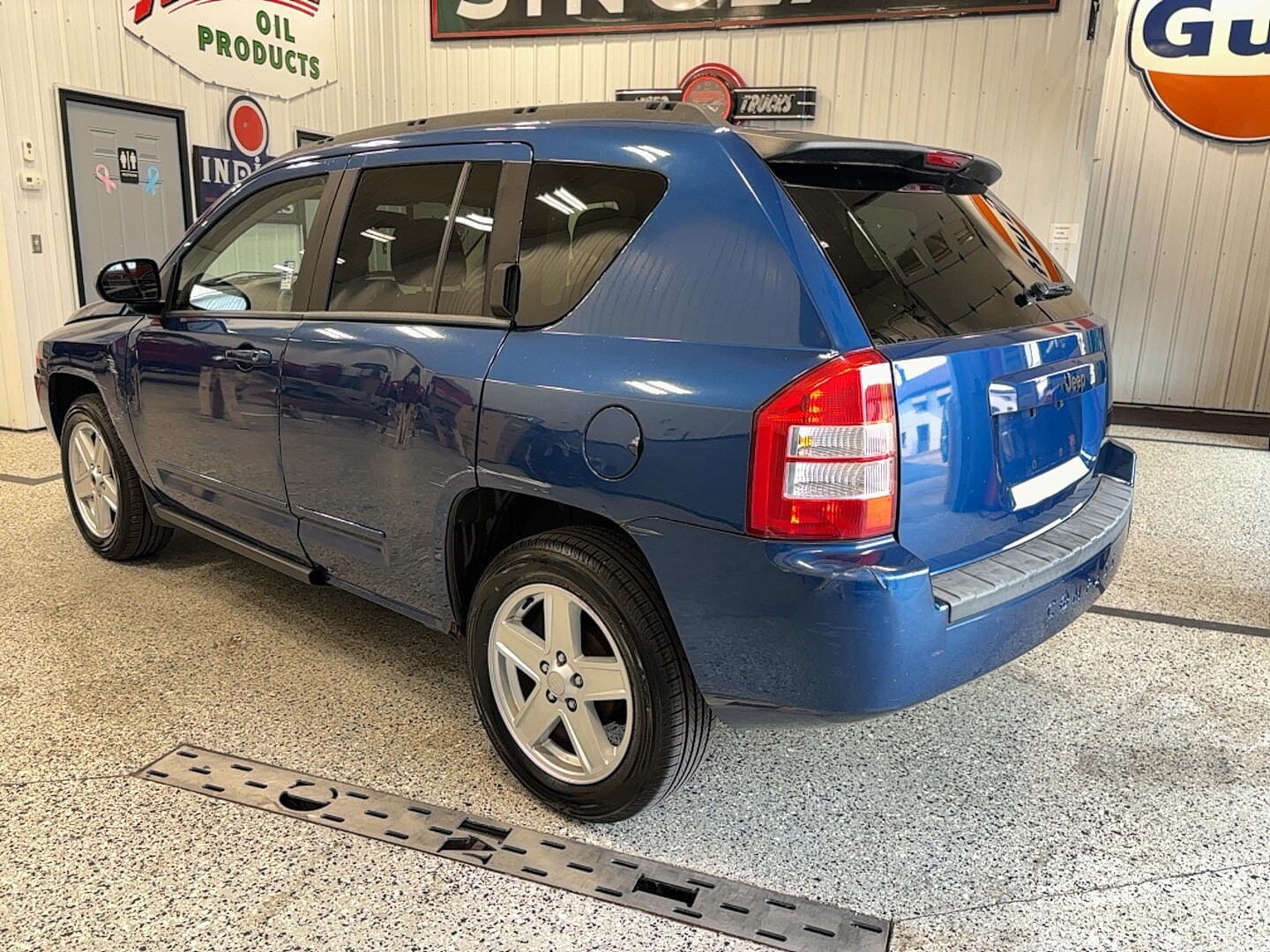 2010 Jeep Compass Sport photo 3