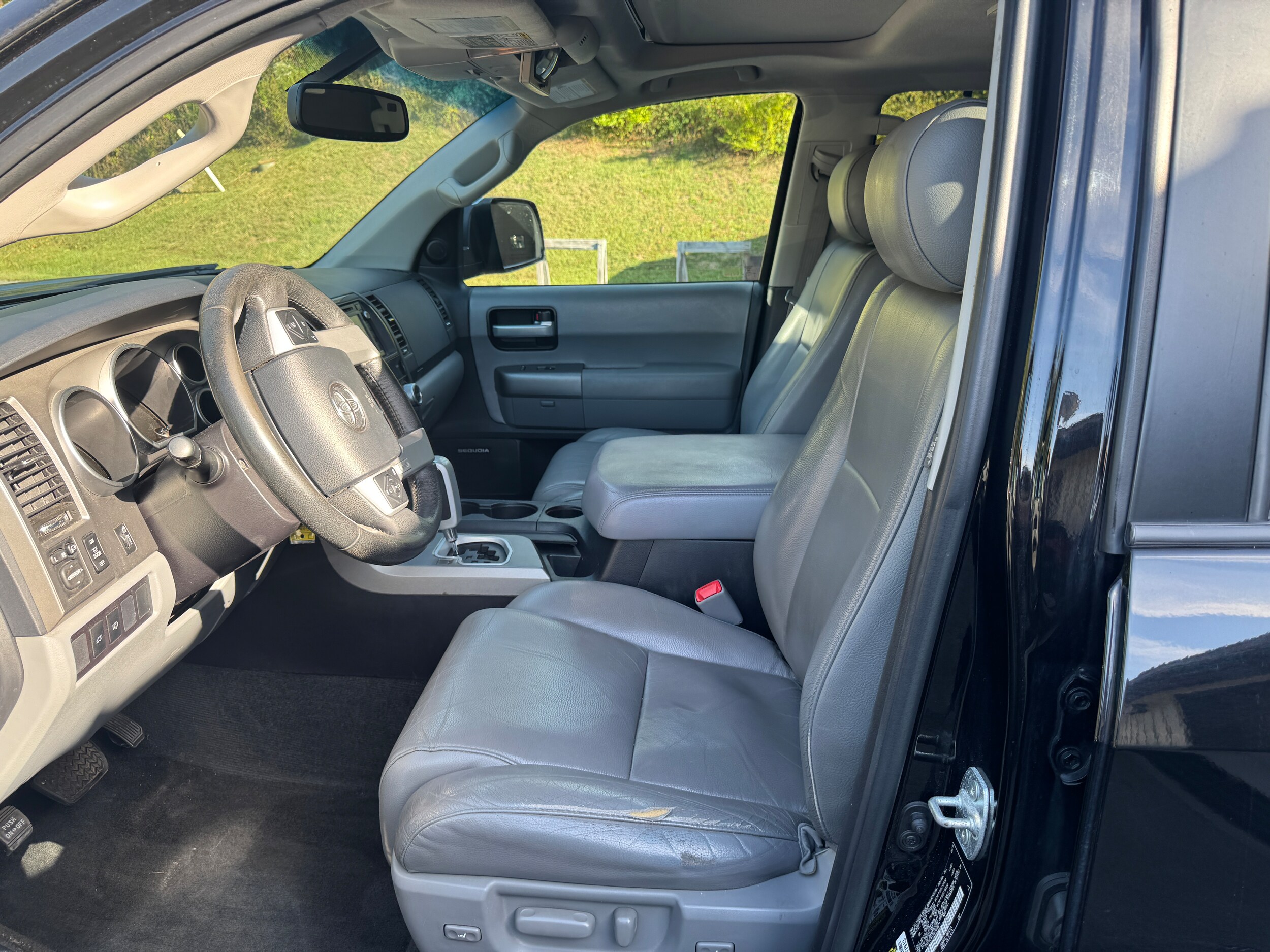 2016 Toyota Sequoia Limited photo 3