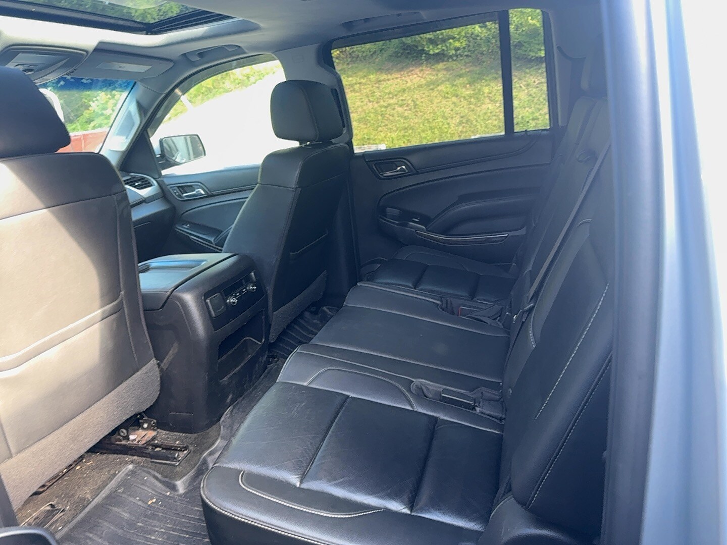 2016 Chevrolet Suburban LT photo 4