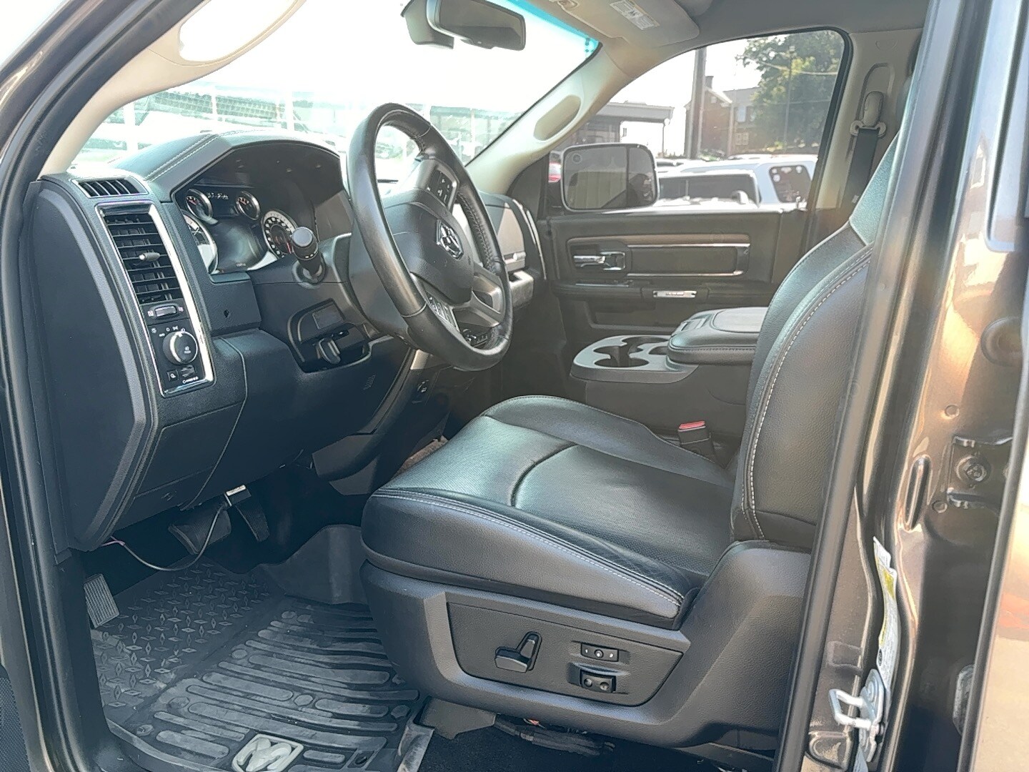 2017 Ram 2500 Laramie photo 4