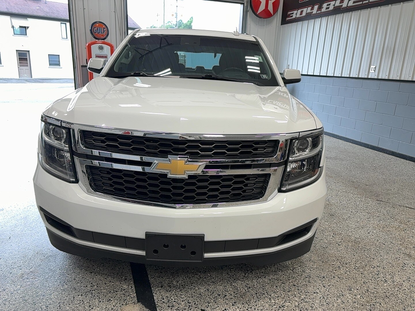 2018 Chevrolet Tahoe LT photo 2