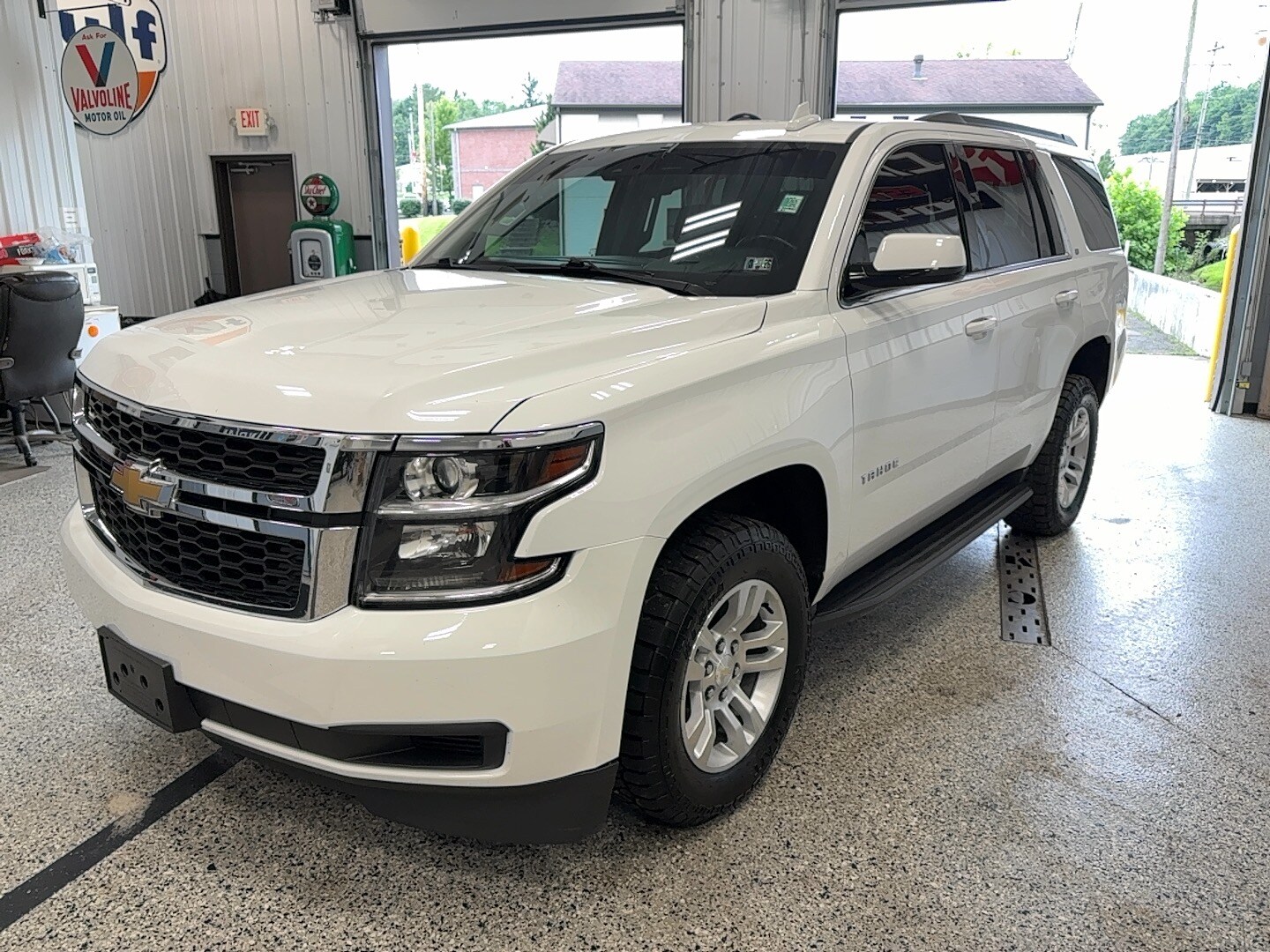 2018 Chevrolet Tahoe LT photo 3