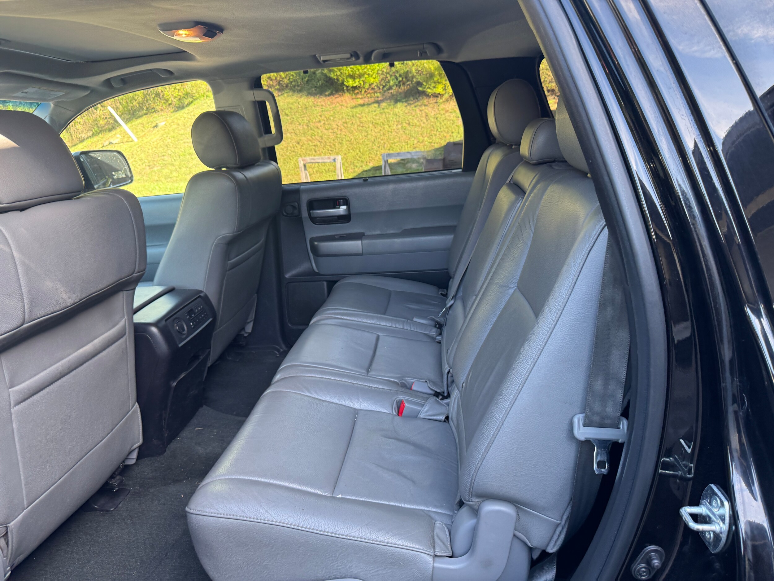 2016 Toyota Sequoia Limited photo 4