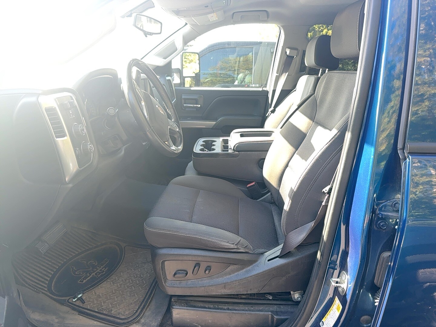 2016 Chevrolet Silverado 2500HD LT photo 3