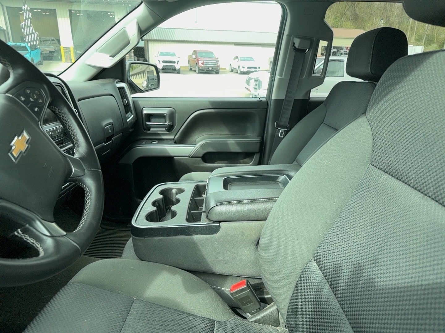 View vehicle photo 4