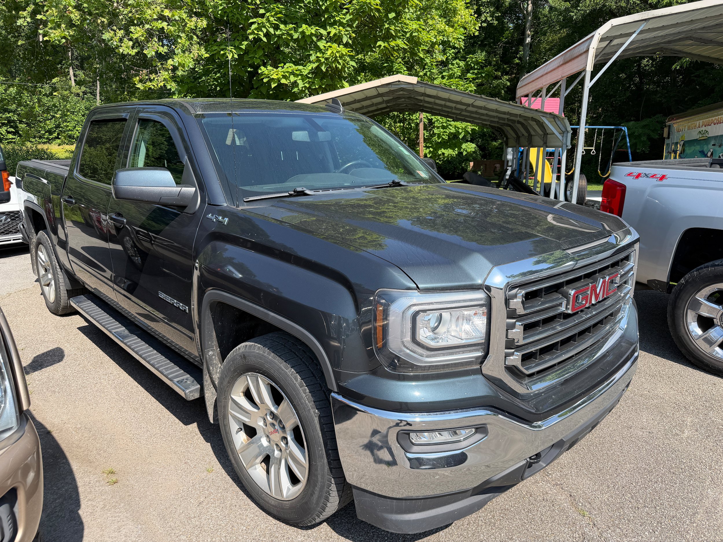 2017 GMC Sierra 4WD Crew Cab Short Box SLE's photo