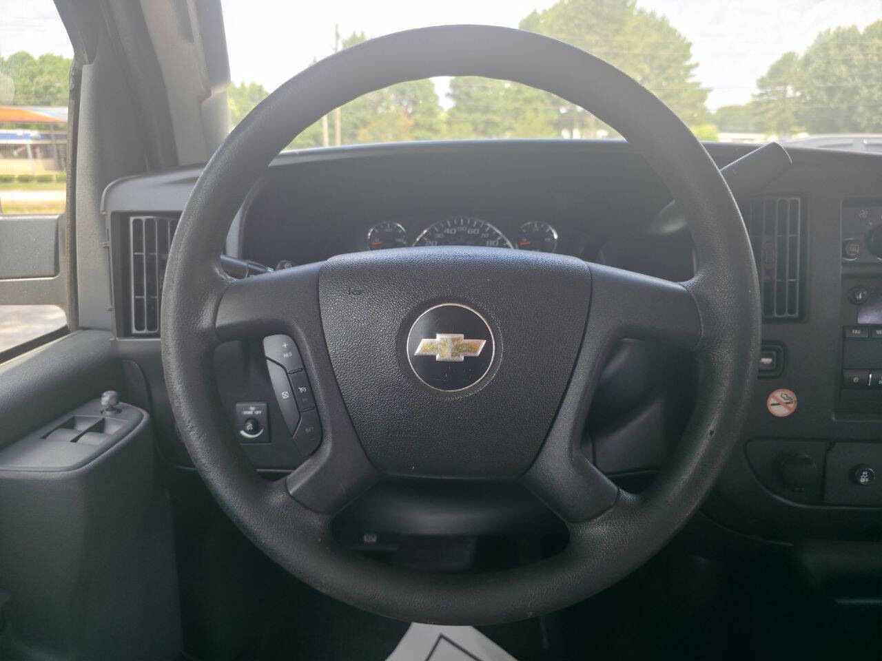 2018 Chevrolet Express Passenger LT - Photo 10