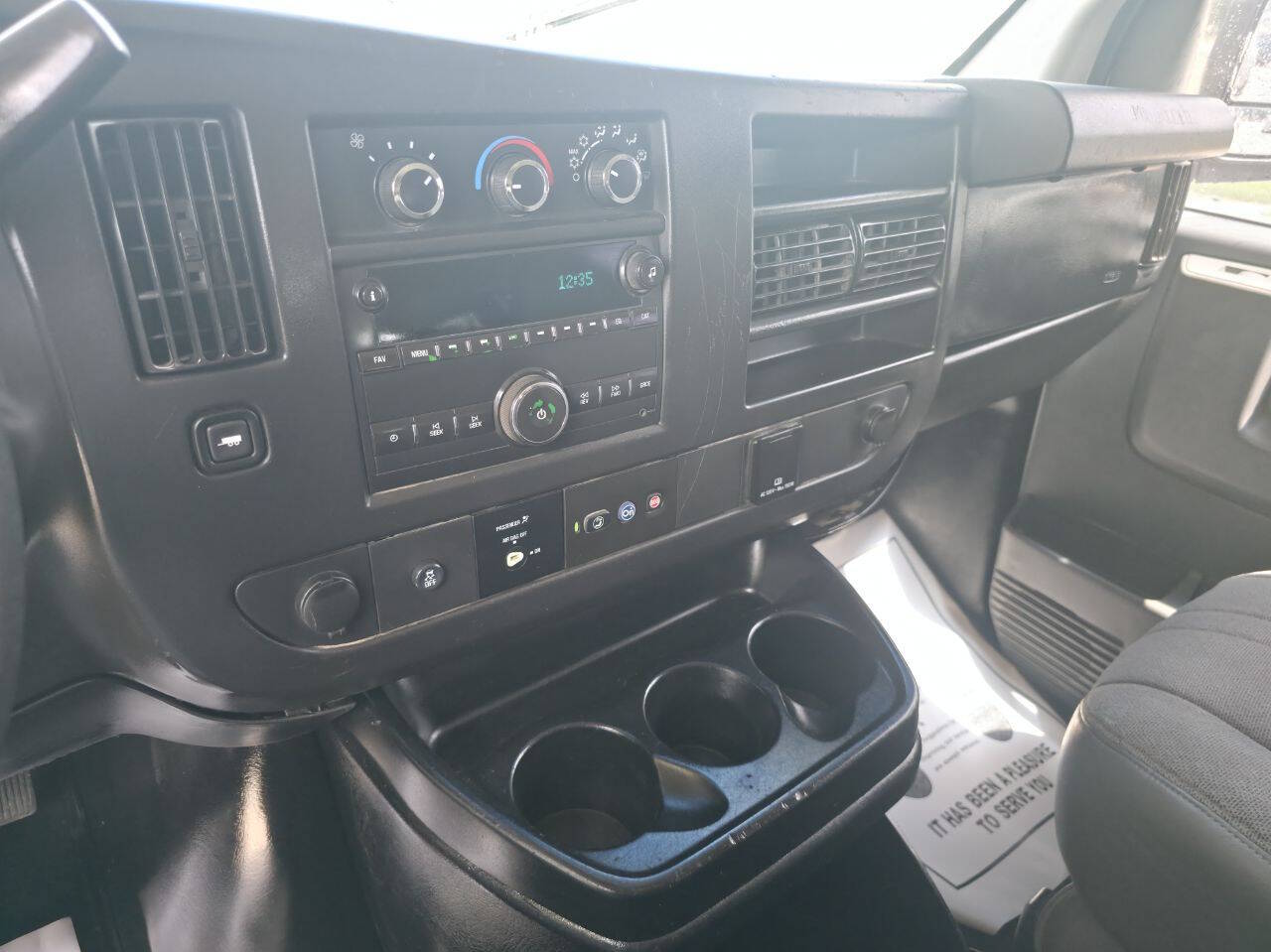 2015 Chevrolet Express Passenger LS - Photo 12