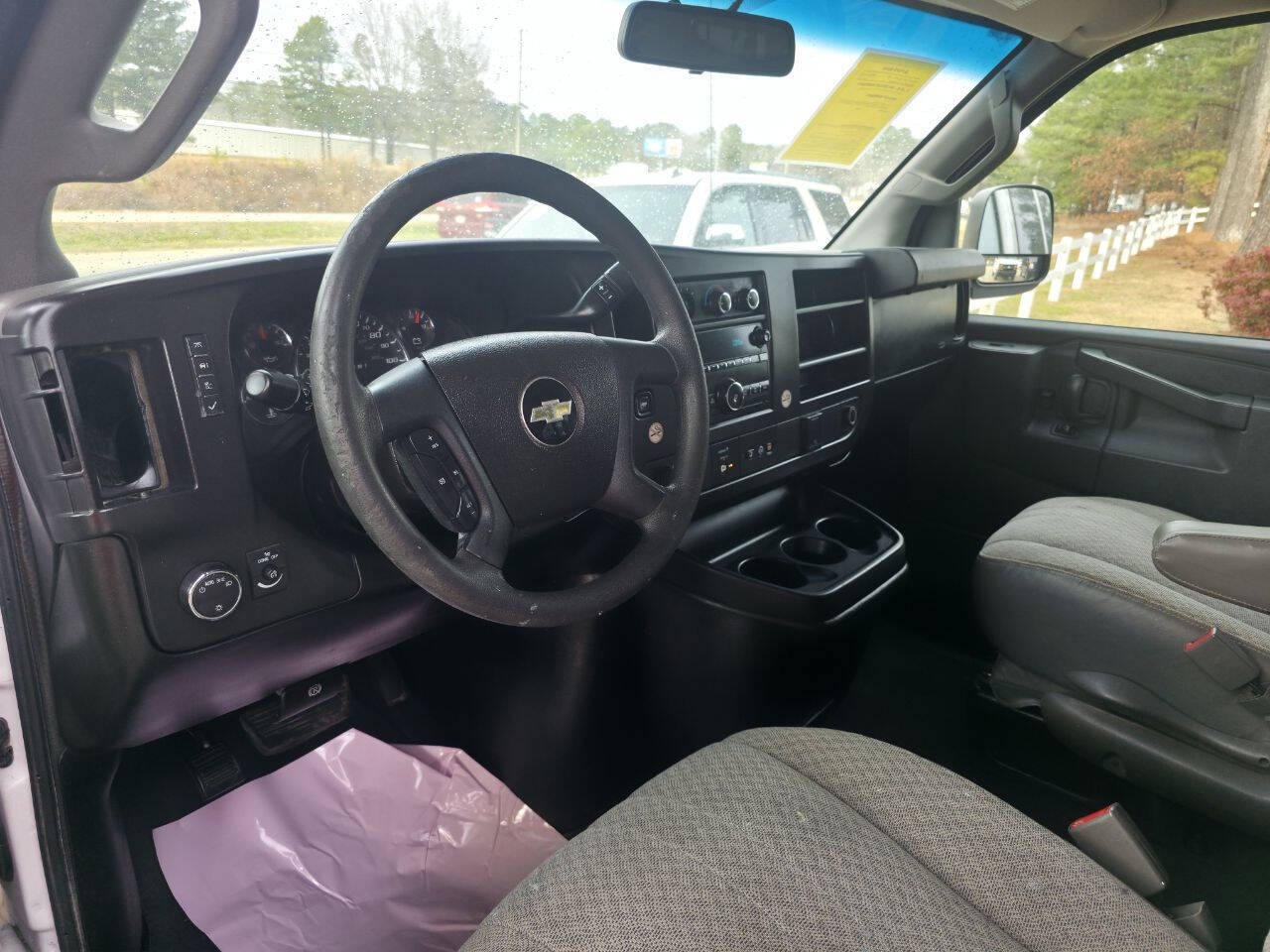 2018 Chevrolet Express Passenger LT - Photo 9