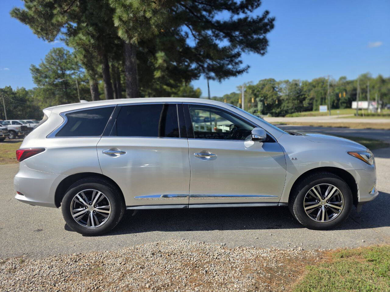 2018 Infiniti QX60 Base photo 2