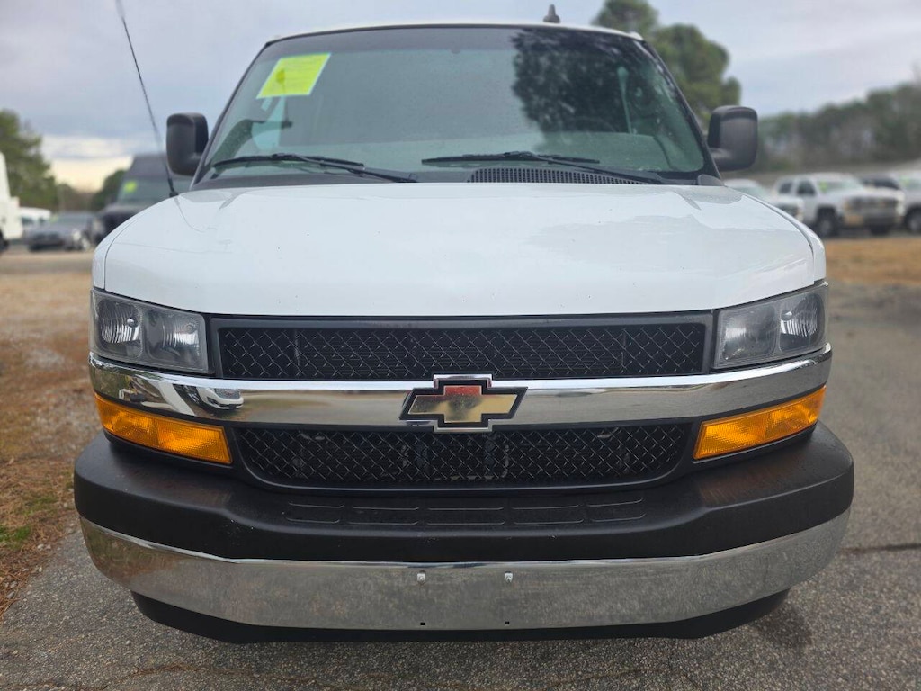 Used 2018 Chevrolet Express LT 3500 3dr Extended Passenger Van Full-Size