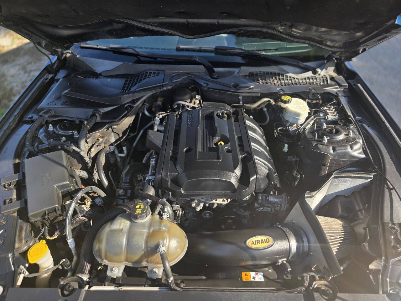 2016 Ford Mustang EcoBoost Premium photo 3