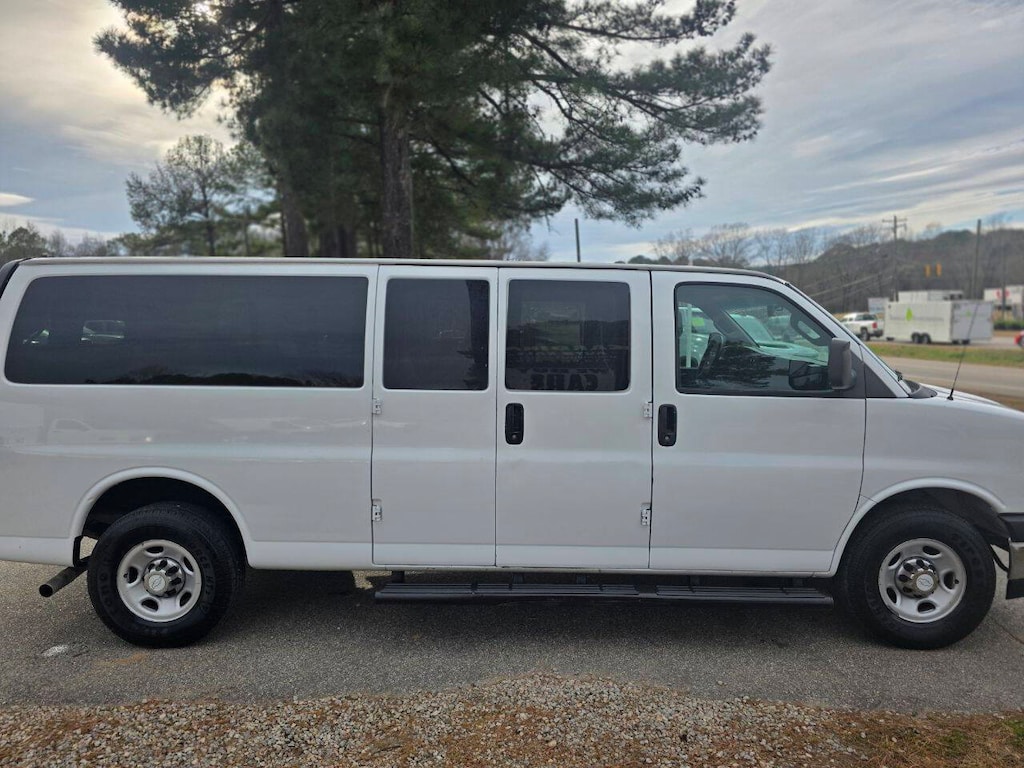 Used 2018 Chevrolet Express LT 3500 3dr Extended Passenger Van Full-Size