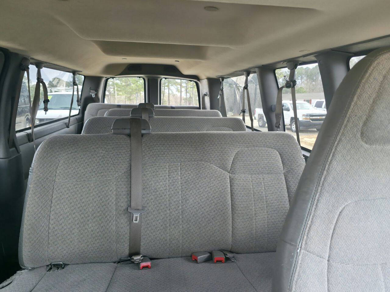 2018 Chevrolet Express Passenger LT - Photo 13