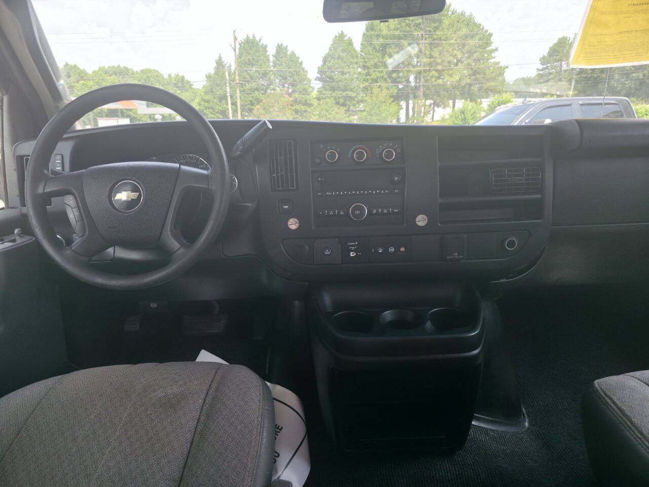 2018 Chevrolet Express Passenger LT - Photo 11