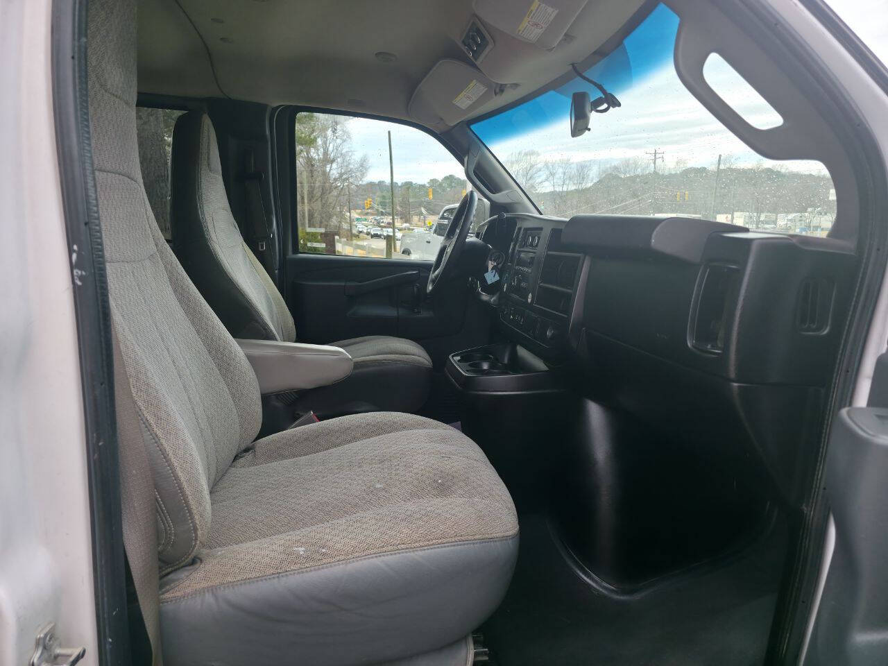 2018 Chevrolet Express Passenger LT - Photo 12
