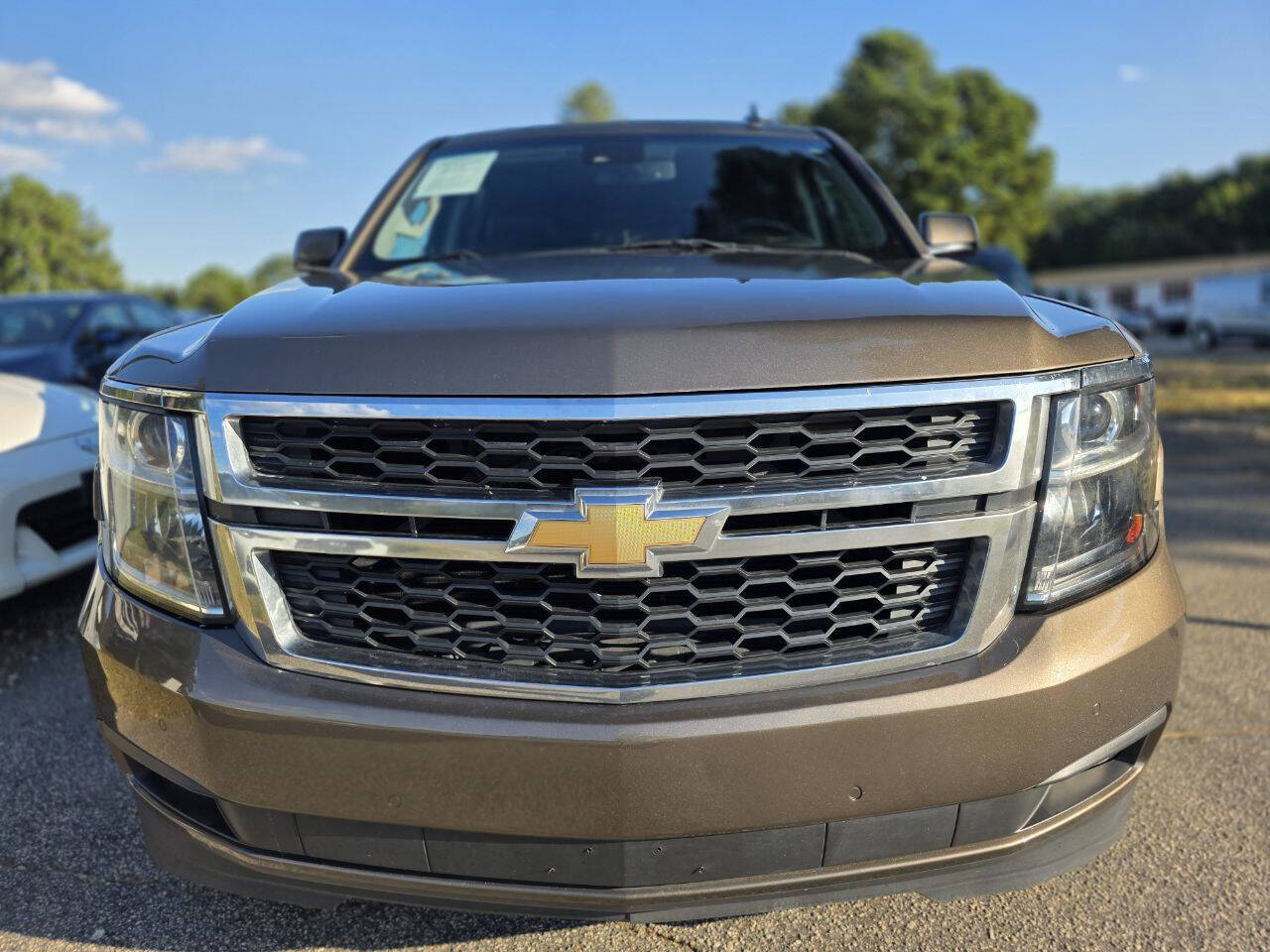 2016 Chevrolet Suburban LT photo 2