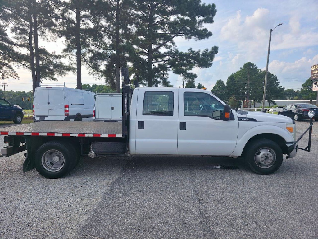 Used 2016 Ford F-350 Super Duty XL 4x2 4dr Crew Cab 176 in. WB DRW Chassis Chassis