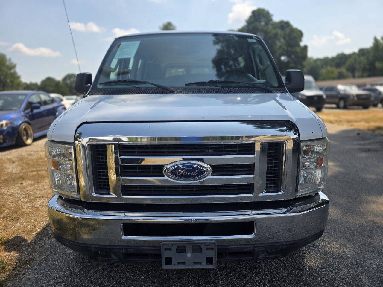 2014 Ford E-350 photo 2