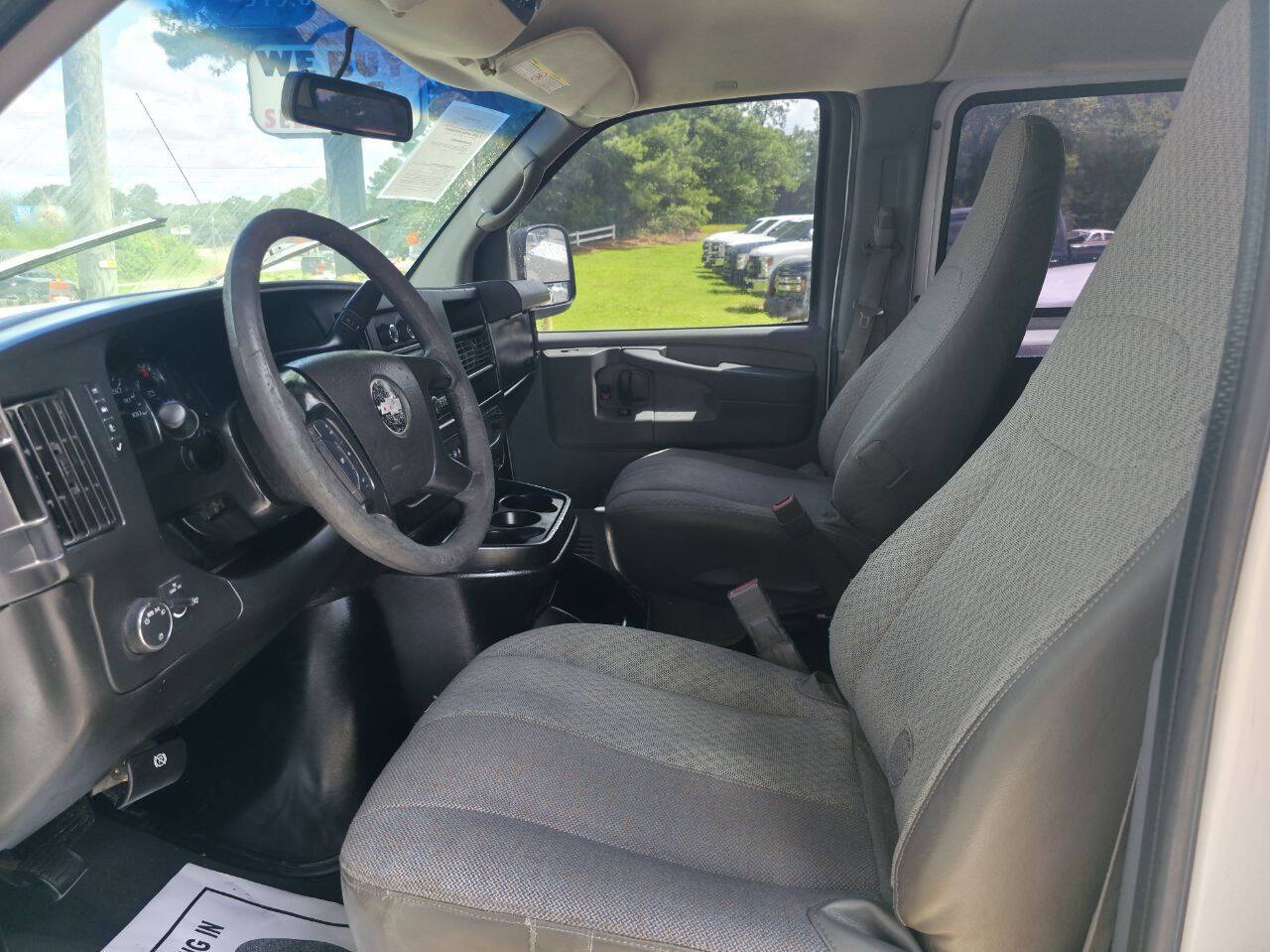 2015 Chevrolet Express Passenger LS - Photo 9