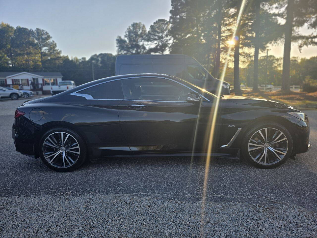 2017 Infiniti Q60 2.0t Premium Coupe photo 2