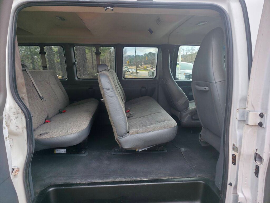 Used 2018 Chevrolet Express LT 3500 3dr Extended Passenger Van Full-Size