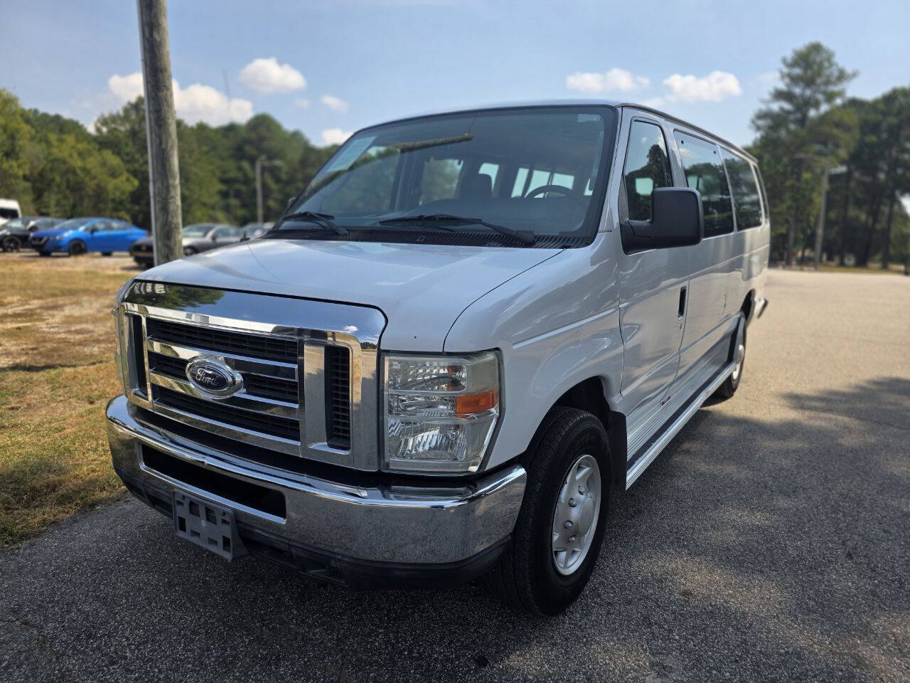 2014 Ford E-350 photo 3