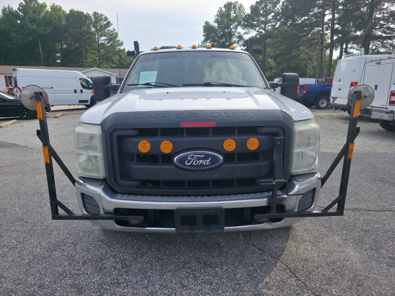 2016 Ford F-350 Super Duty Chassis Cab XL