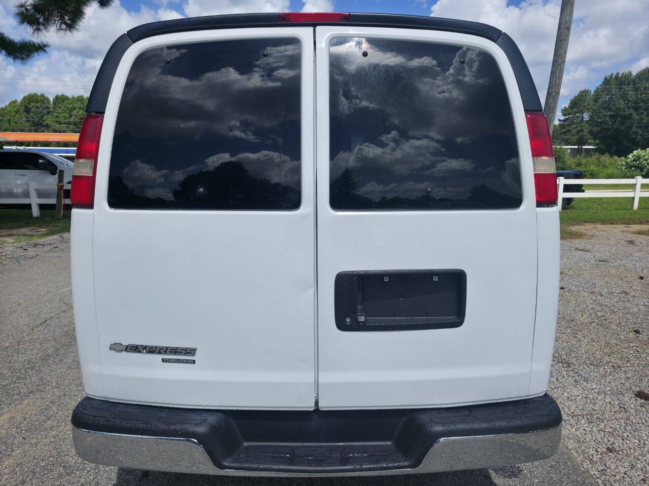 2015 Chevrolet Express Passenger LS - Photo 7